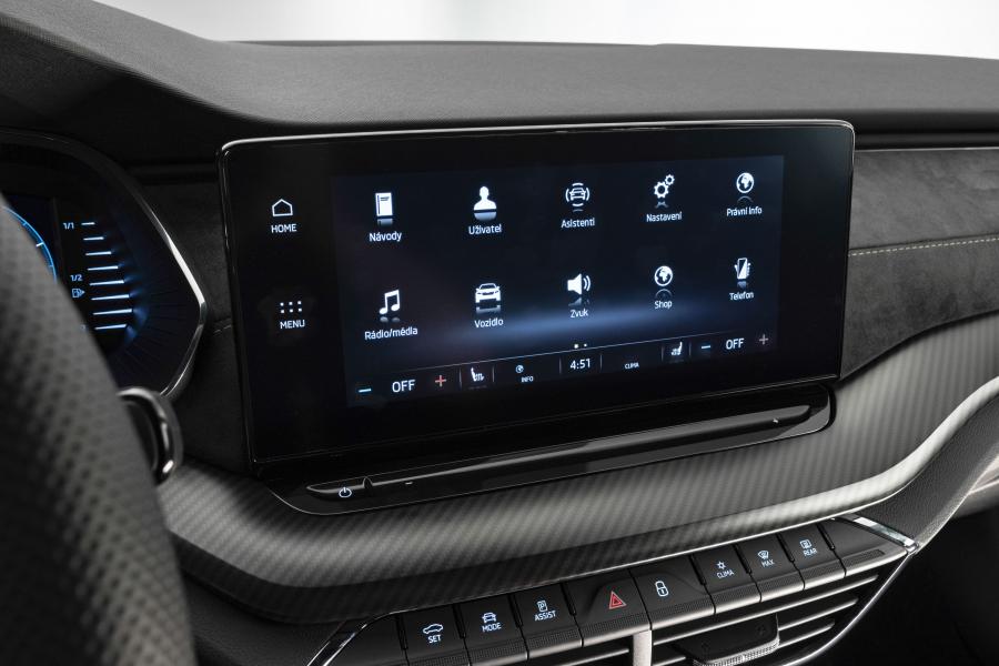 Детали интерьера Skoda Octavia RS iV 2020 года  (WW) (фото 21 из 40)